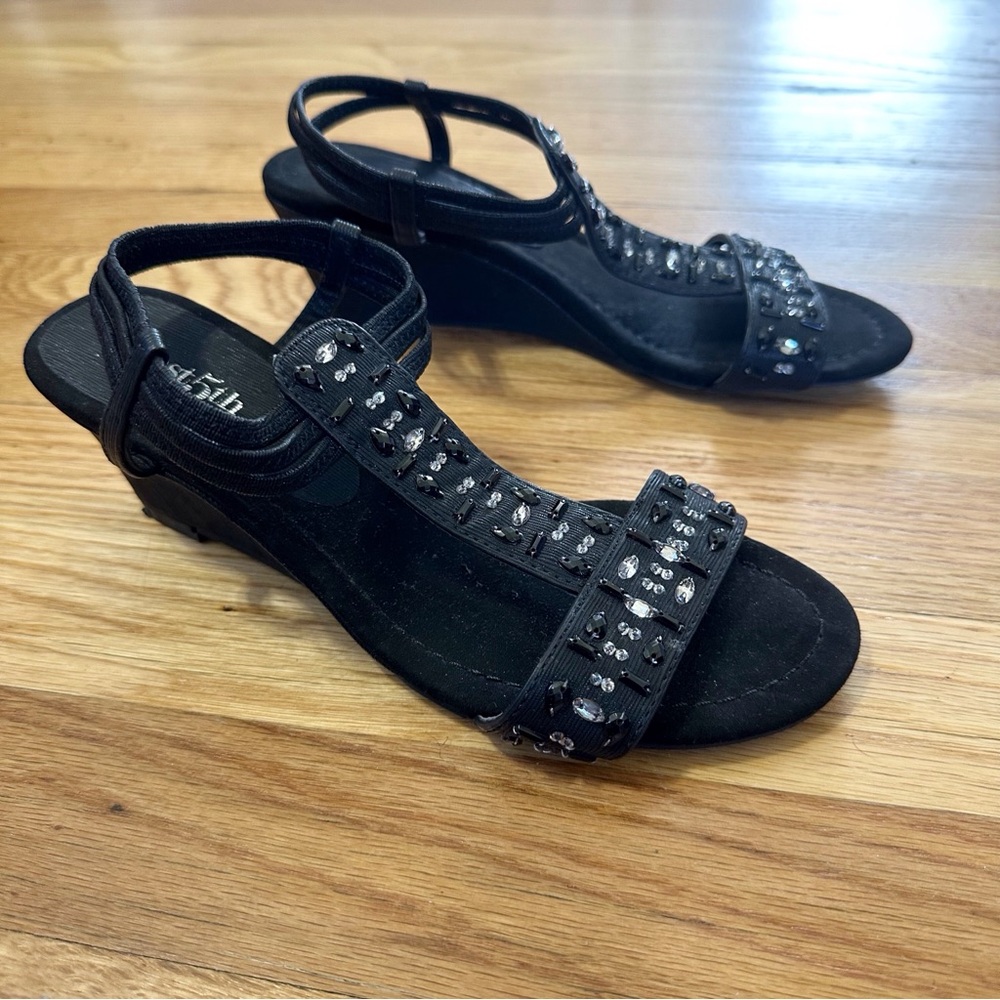 East 5th Finley Wedge Black Sandals with Beaded Accents size 5.5